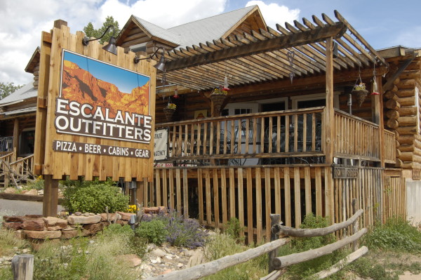 Best Place in Escalante, Utah to grab pizza, Escalante Outfitters